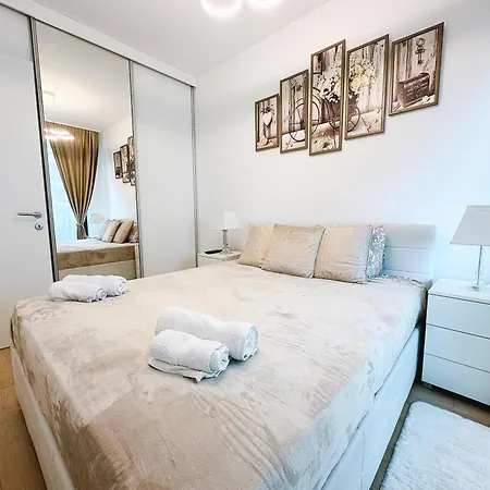 Sara Lux A Blok Appartement *