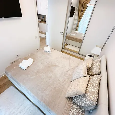 Sara Lux A Blok Apartment *